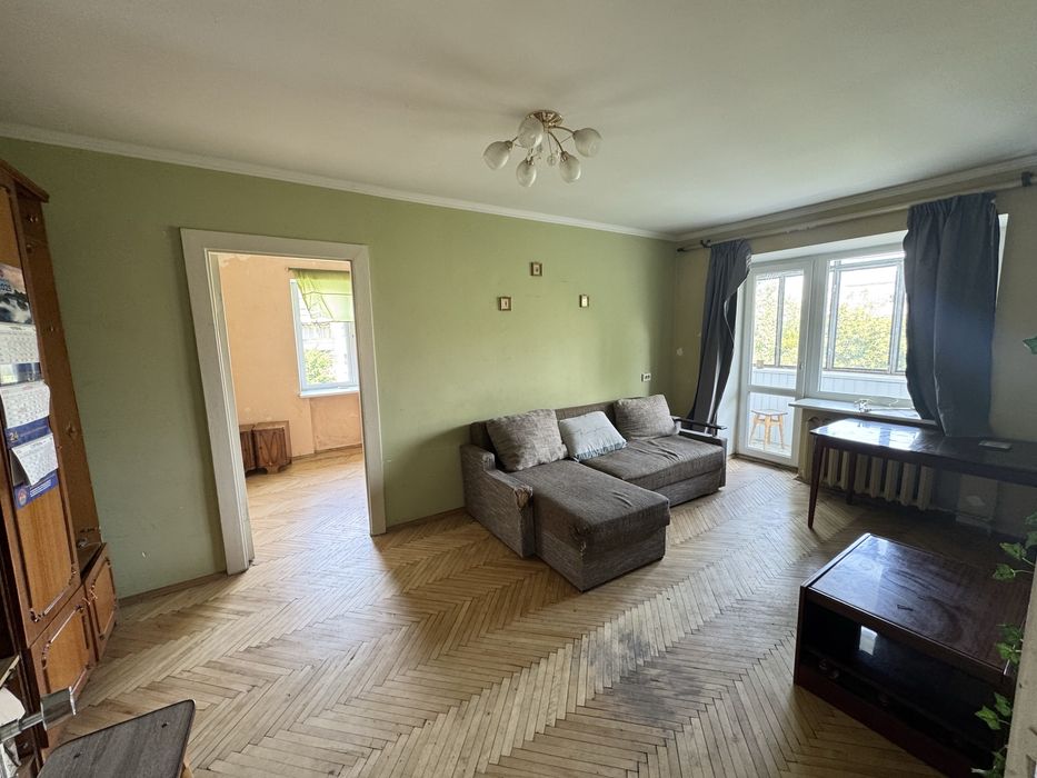 Продаж 2 кімнатної квартири по вул. В. Великого 5