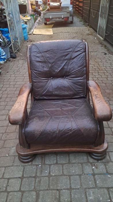 Antyczny fotel skórzany
