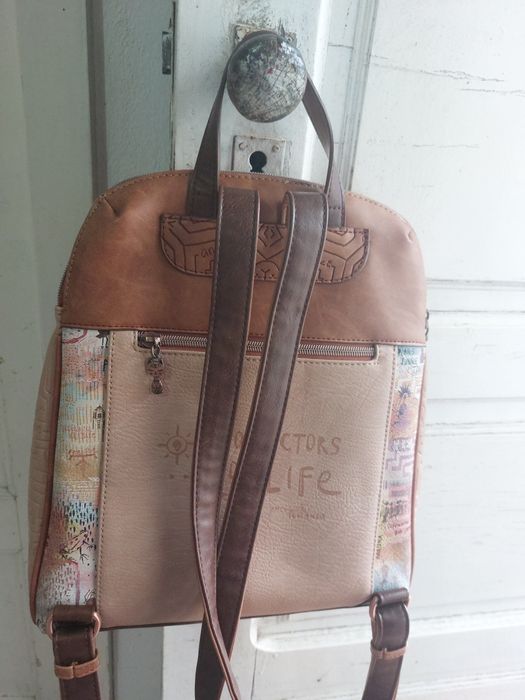 Mochila Anekke como nova