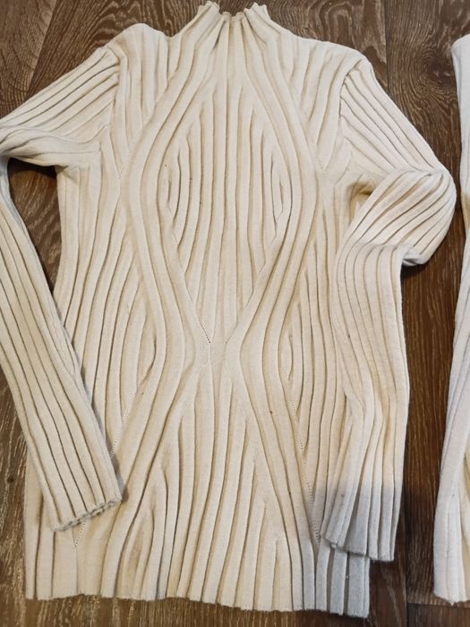 Продам теплу кофтину