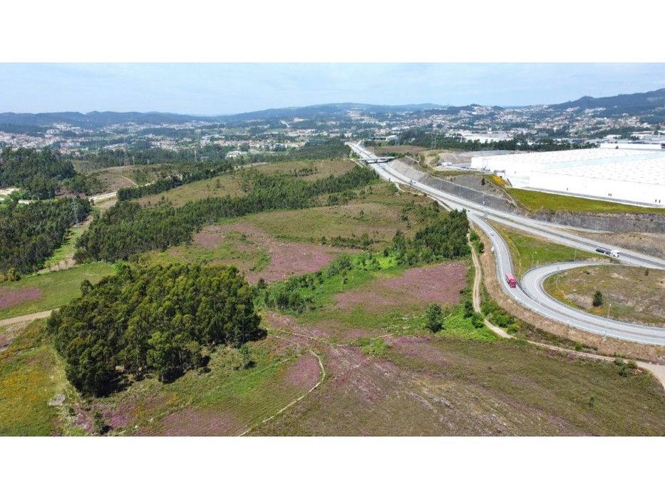 Terreno industrial junto à A41