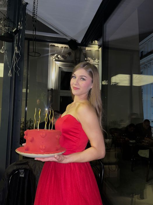 Sukienka okazjonalna czerwona z dużym tiulem
