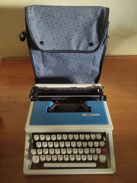 Máquina escrever Olivetti T/L em excelente estado.
