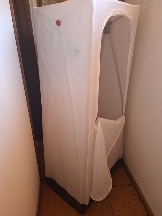 Roupeiro IKEA VUKU