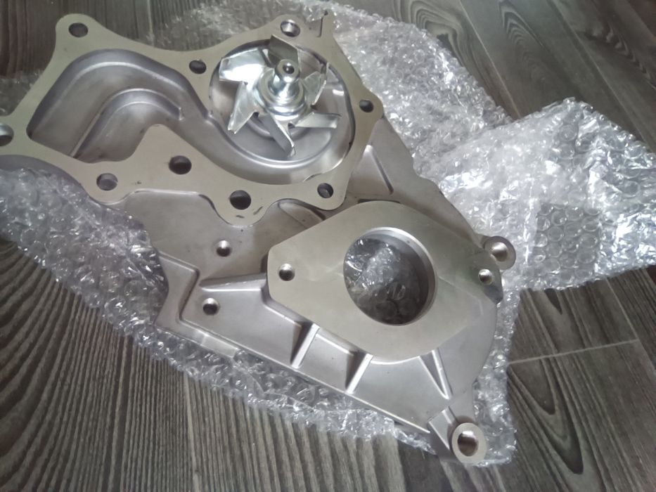 водяна помпа (насос системи охолодження) бренду Schaeffler, призначена для дизельних двигунів автомобілів Toyota