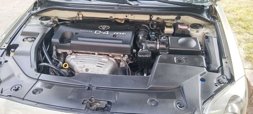 Тойота Авенсіс Т25