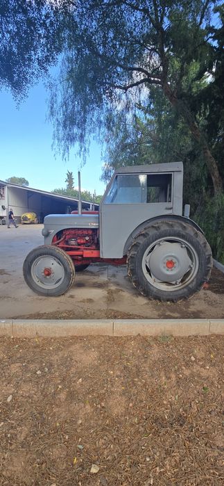 Trator classico Ferguson 35