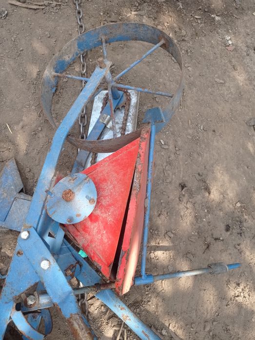 Міні комбайн для посіву буряка та кукурудзи