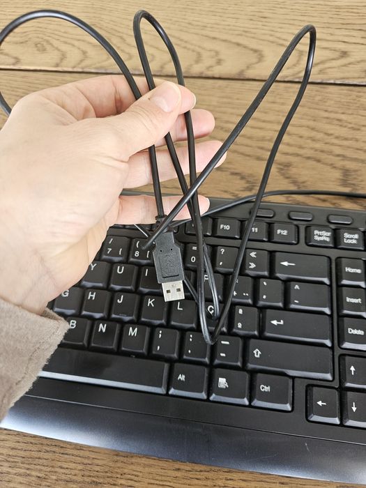 Teclado Kunft modelo KBW08