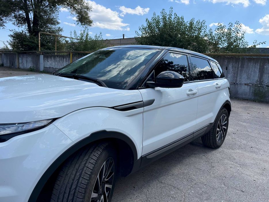 Продамо сімейний Range Rover Evoque з надійним дизельним двигуном 2.2.