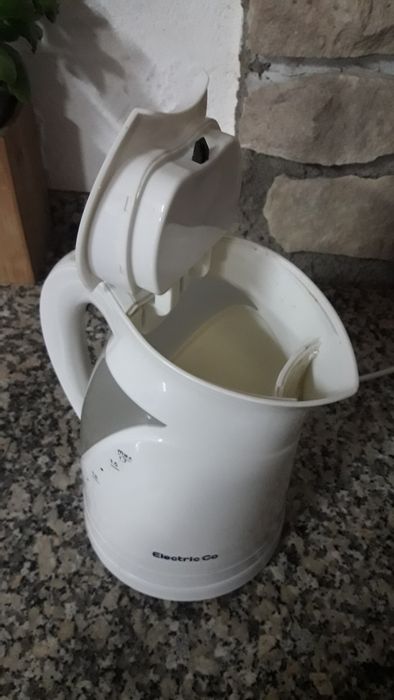 Chaleira / Jarro eléctrico avariado - para peças ou arranjo