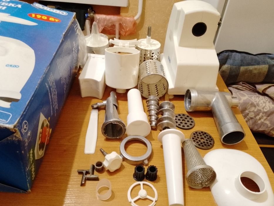 Електромясорубка комбайн