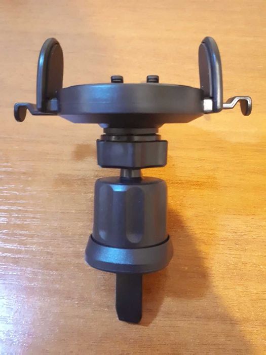 Тримач для телефону в машину