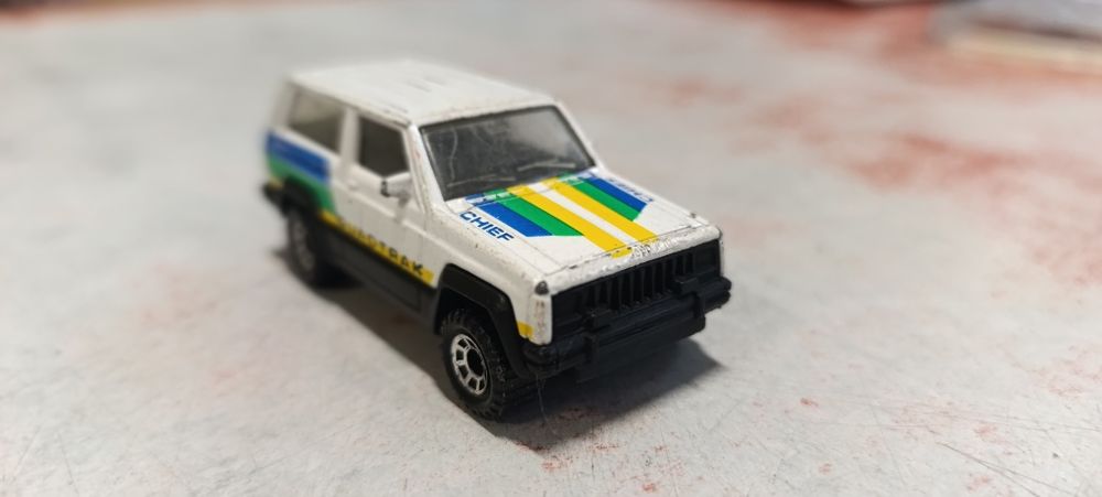 Matchbox Jeep Cherokee Quadtrak „Chief” 1986 rok .