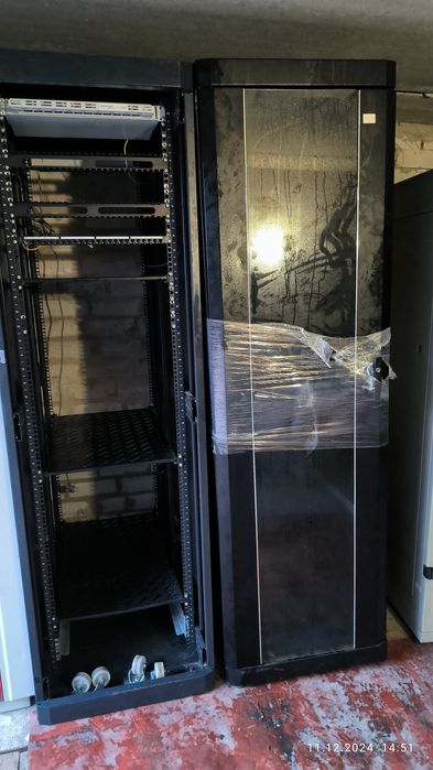 Шафи серверні та стійки 6U 9U 12U 15U 25U 27U 33U 37U 42U