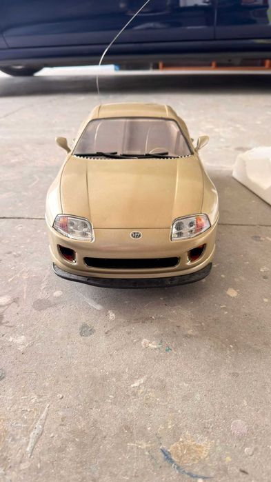 Carro de brincar cinzento