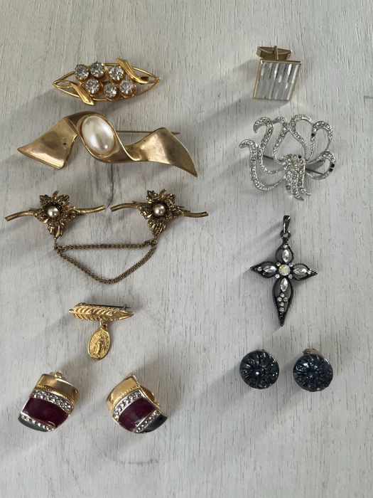 Броши,клипсы,кулон советских времен