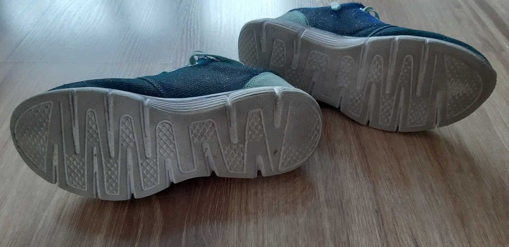 Buty sportowe adidasy r.33 brokatowe lekkie czyste stan bdb-