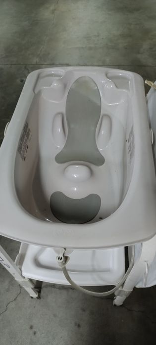 Fraldário com banheira jané