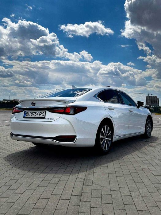 Lexus ES 2021 300h e-CVT