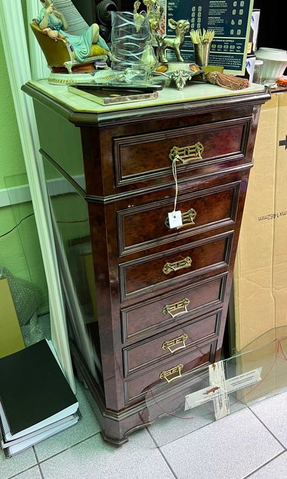 Belo Móvel Camiseiro