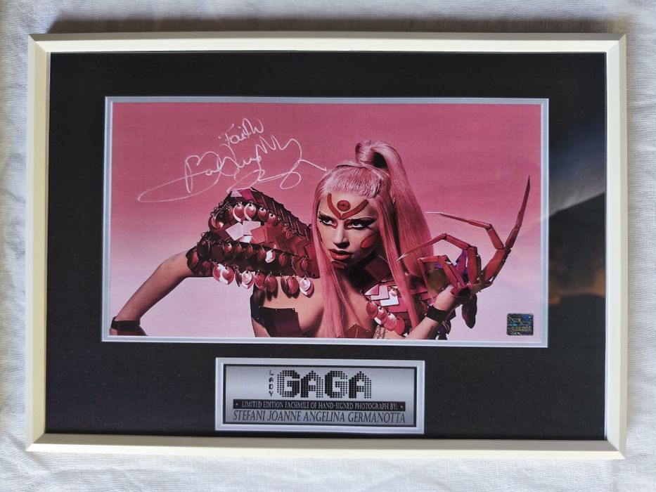 Moldura Lady Gaga com Autógrafo (A4)