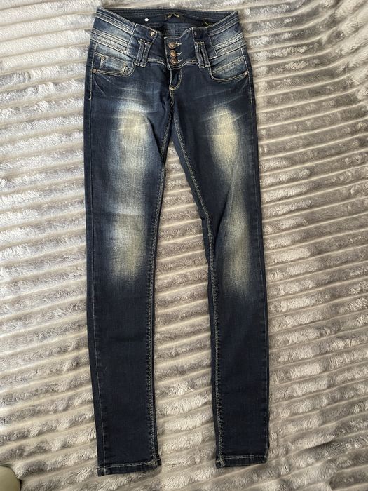 Джинси в розмірі 44-46
