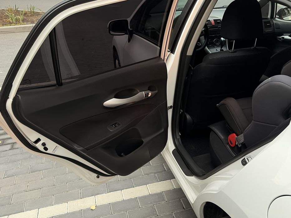 В продажу Toyota Auris 2010 рестайлінг