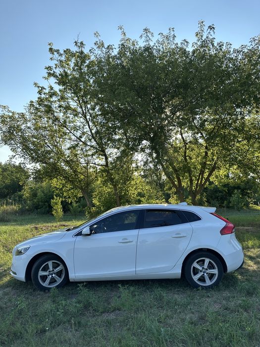 Volvo V40 D3 2014 | 2.0 дизель | автомат