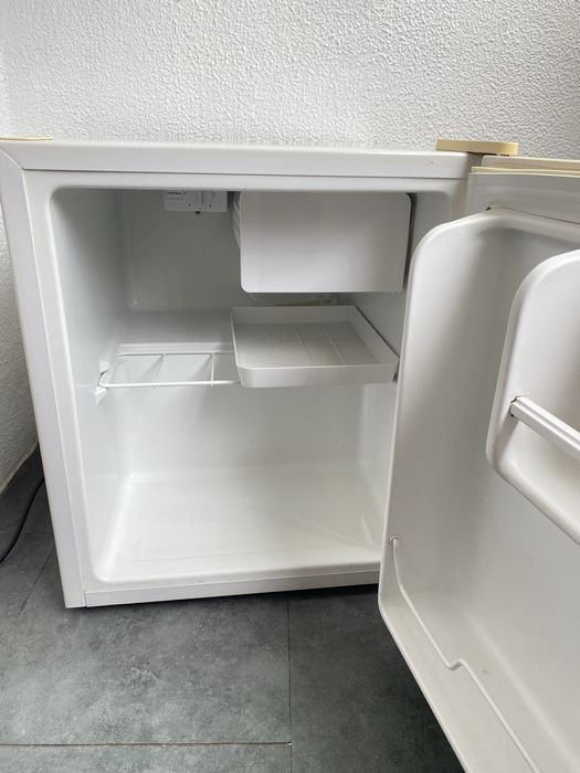 Mini Geladeira Hisense