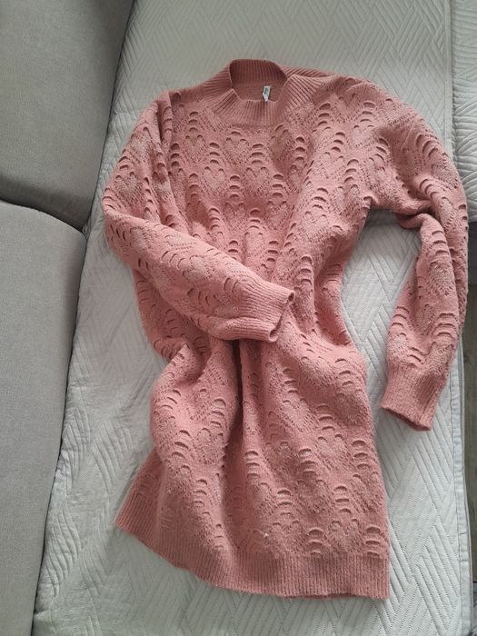 Dwa worki ubrań,  buty i torebki