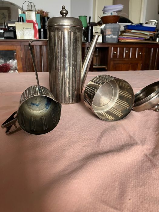 Elegante Chaleira, açucareiro e leiteira Art Déco