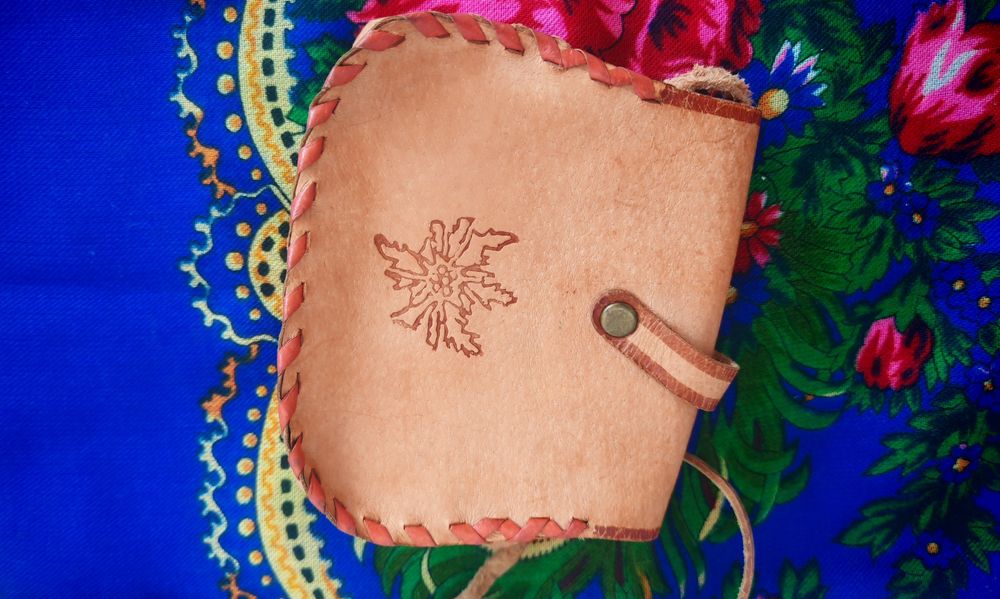 Mała torebka skórzana goralska folklorystyczna
