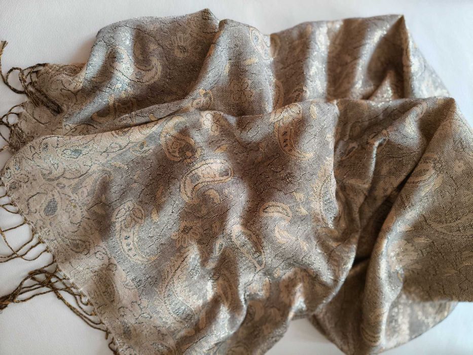 Duży szal wieczorowy