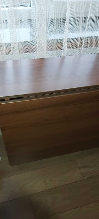 Продам розкладний стіл.