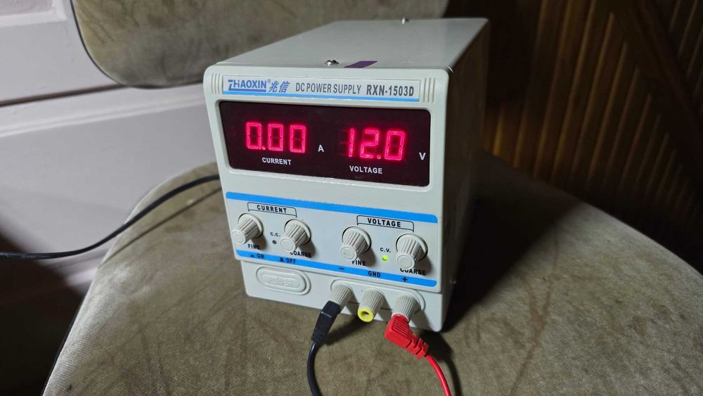 zasilacz laboratoryjny