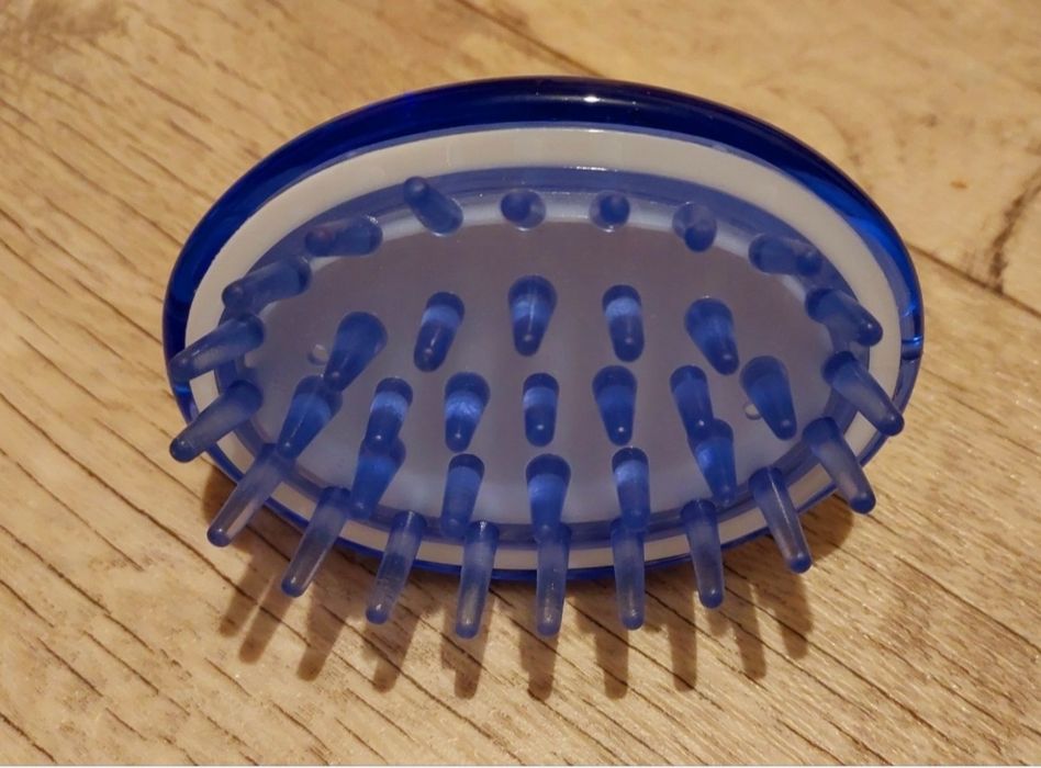 Щетка-массажер для мытья головы новая