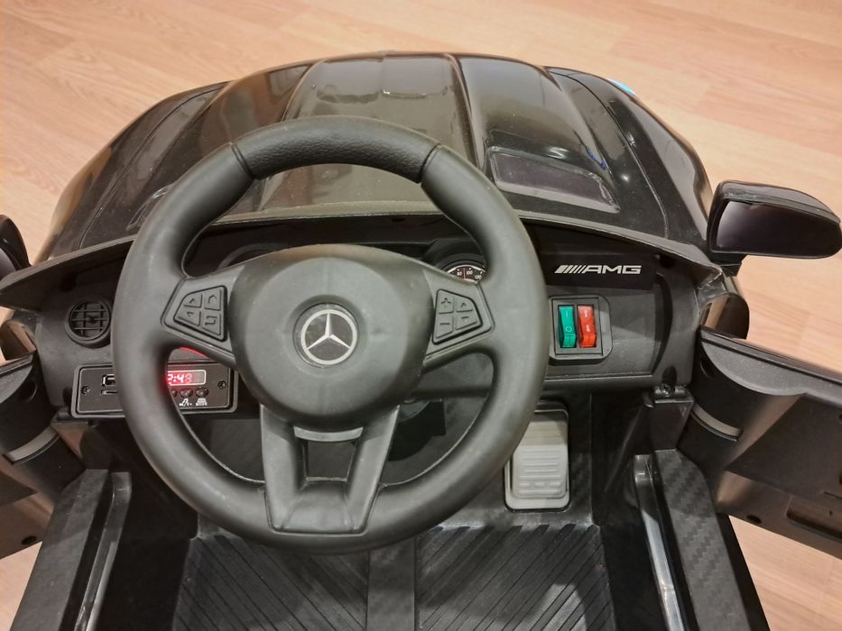 Mercedes-AMG GT Ride-on 12V - Preto - Excelente Estado - Portas Abrir + Luzes LED + Rádio/Música Mp3
