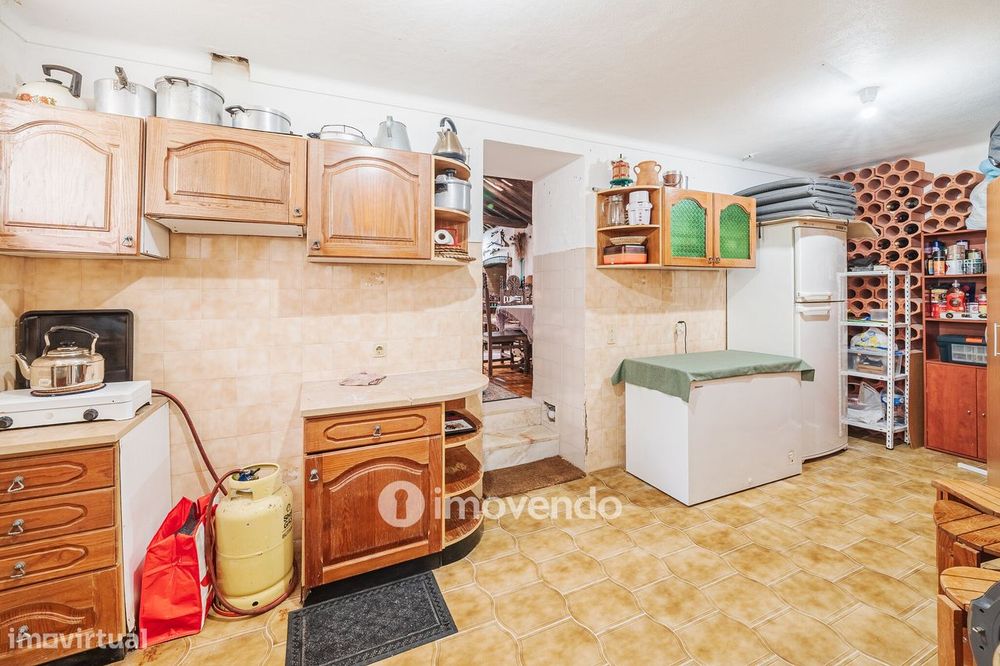 Quinta isolada T3+1 com áreas amplas e terreno de 2022m², em Colares