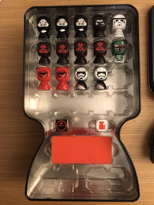 Star Wars Bustz - jogos - 2 latas com as figuras visíveis