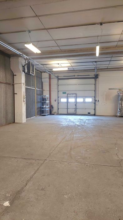 Magazyn 446 m2/ duża brama/ogrzewanie/ parking