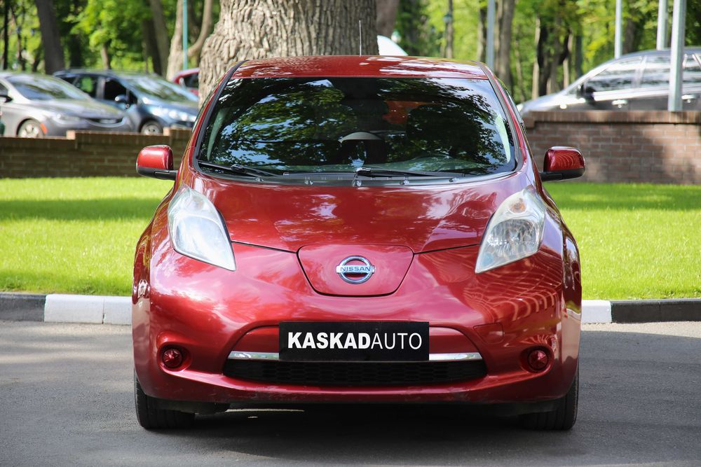 Продам Nissan Leaf
