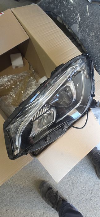 Farol Mercedes CLA