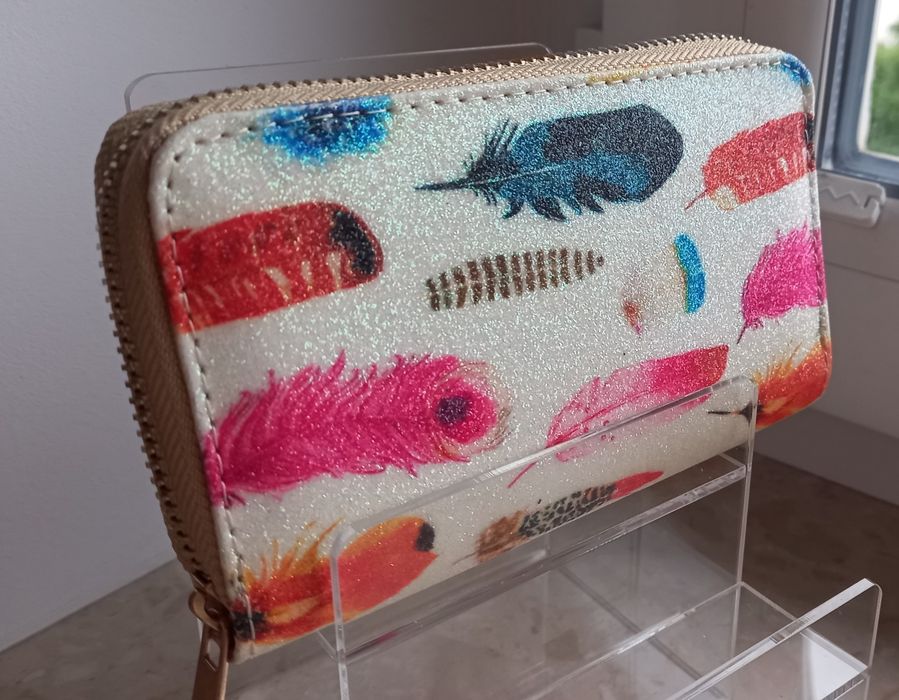 Portfel damski wzór w piórka