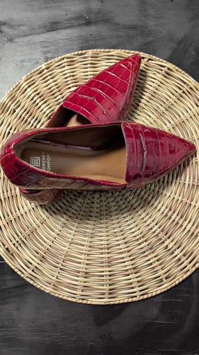 Червоні лофери з гострим носком Forever Comfort