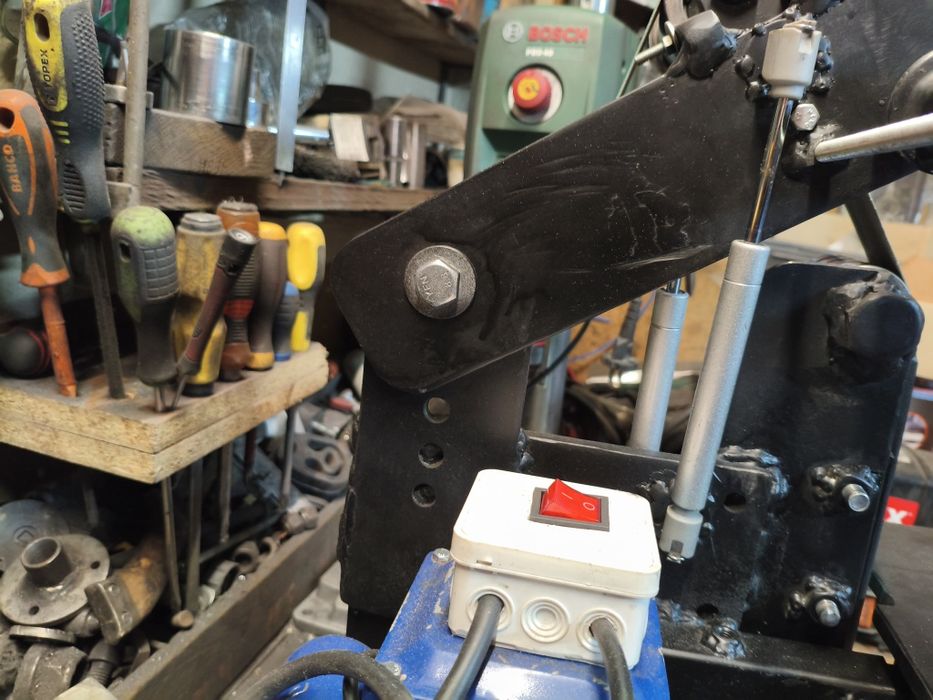 Szlifierka taśmowa stołowa na pas 1250mm.×50mm