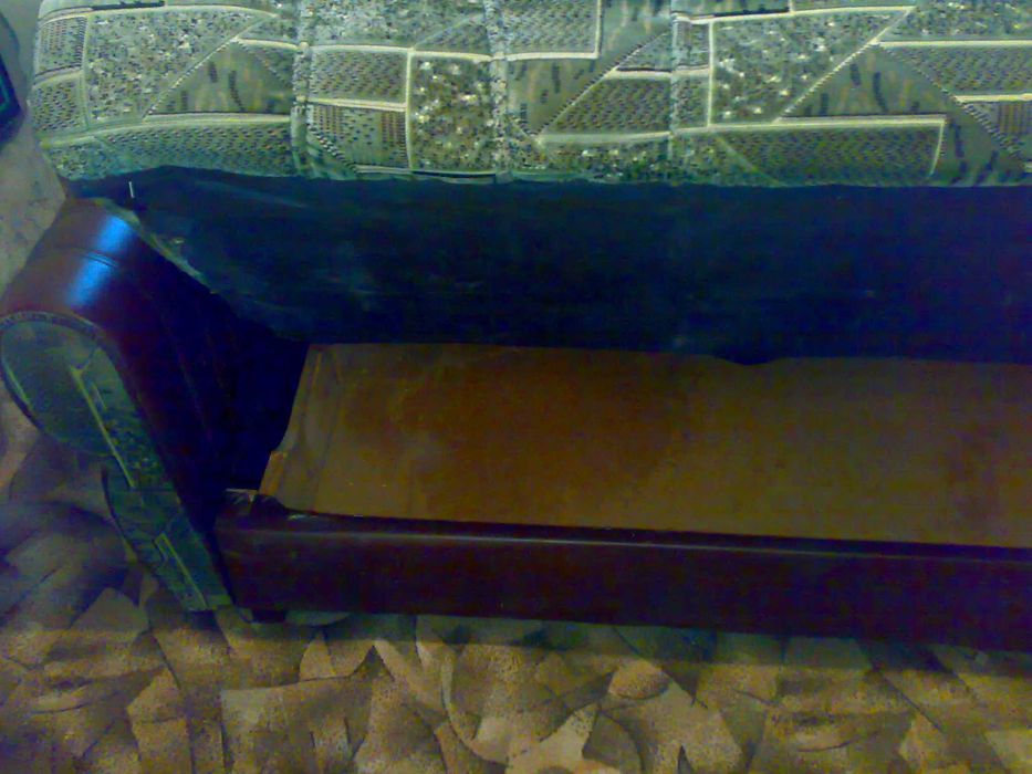 Продам диван в идеальном состоянии с зеленым переливом Недорого 5200гр