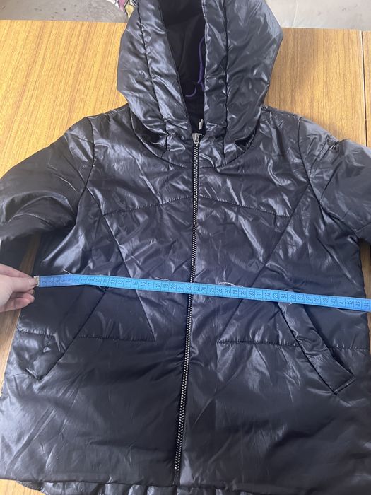 Курточка чорна 36