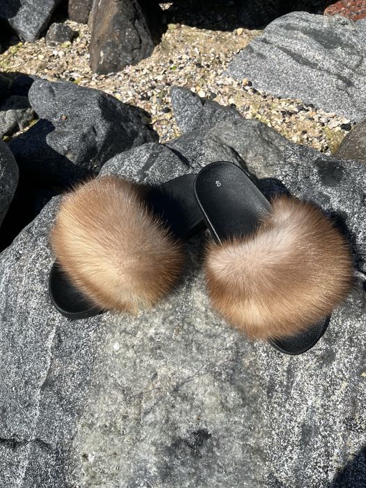 Шлепки тапки с мехом куница /соболь (не норка)