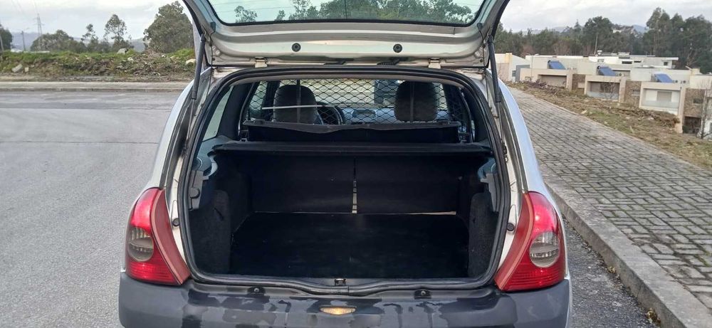 Vendo Comercial Renault Clio 1.5 DCI